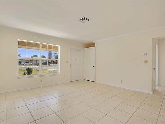 5th image of 533 W Jasmine Dr #535