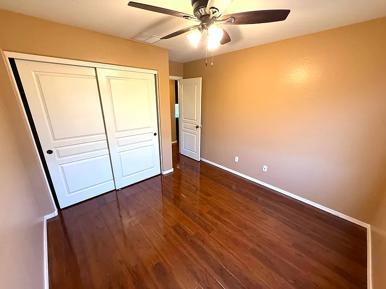 8821 S 40th Dr — Photo 10