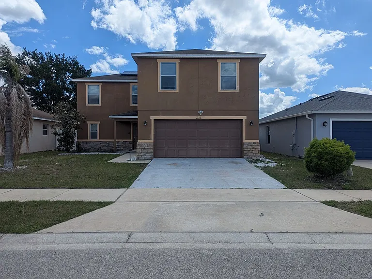 1628 Strathmore Cir — Photo 2