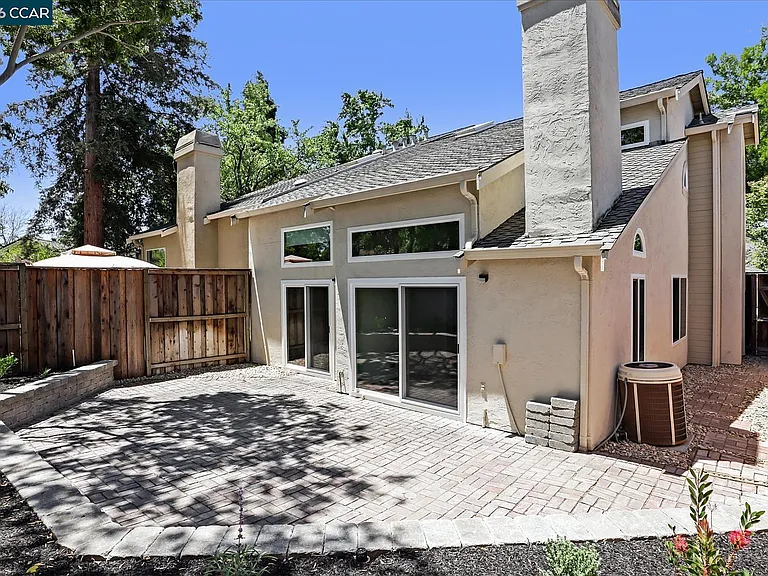1539 Trimingham Dr — Photo 33