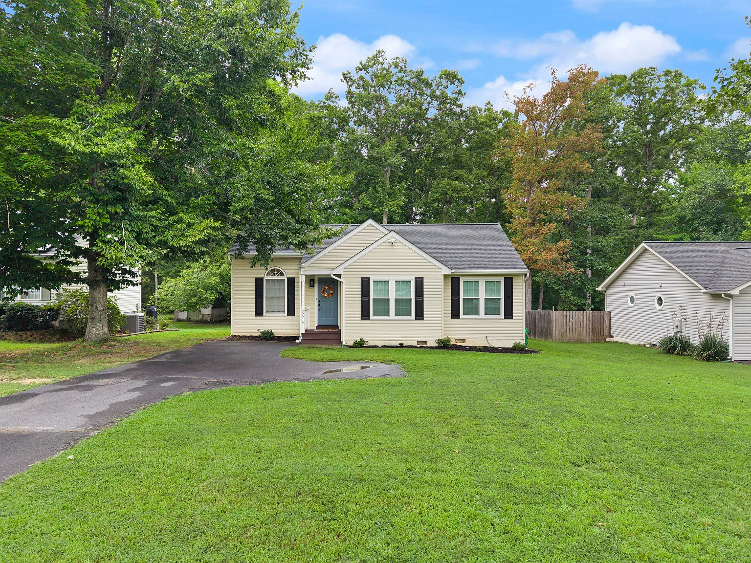 3 bed, 1082 sqft, $2,400 — Photo 4