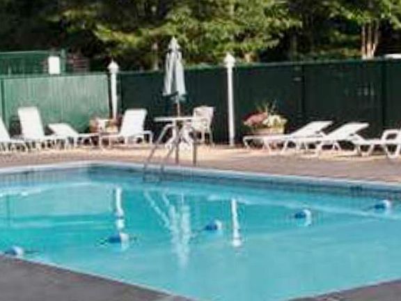 3rd image of 46 Greentree Ln APT 19
