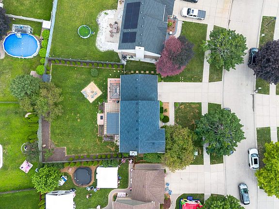 4th image of 7584 Maple Dr