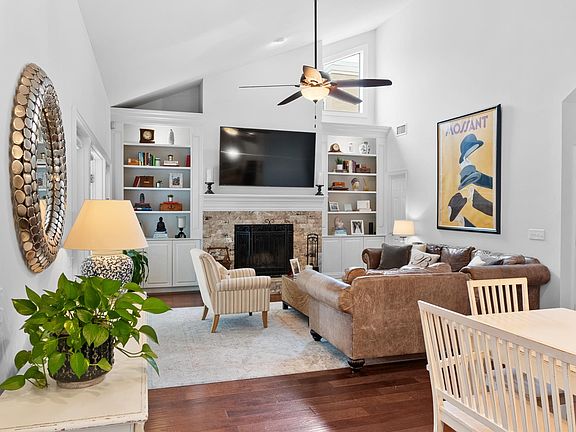 5th image of 2922 W Knights Ave