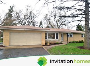 2 Drake Ter, Prospect Heights, IL 60070