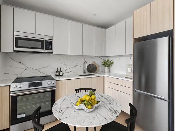 5055 Broadway 307 image 3 of 17