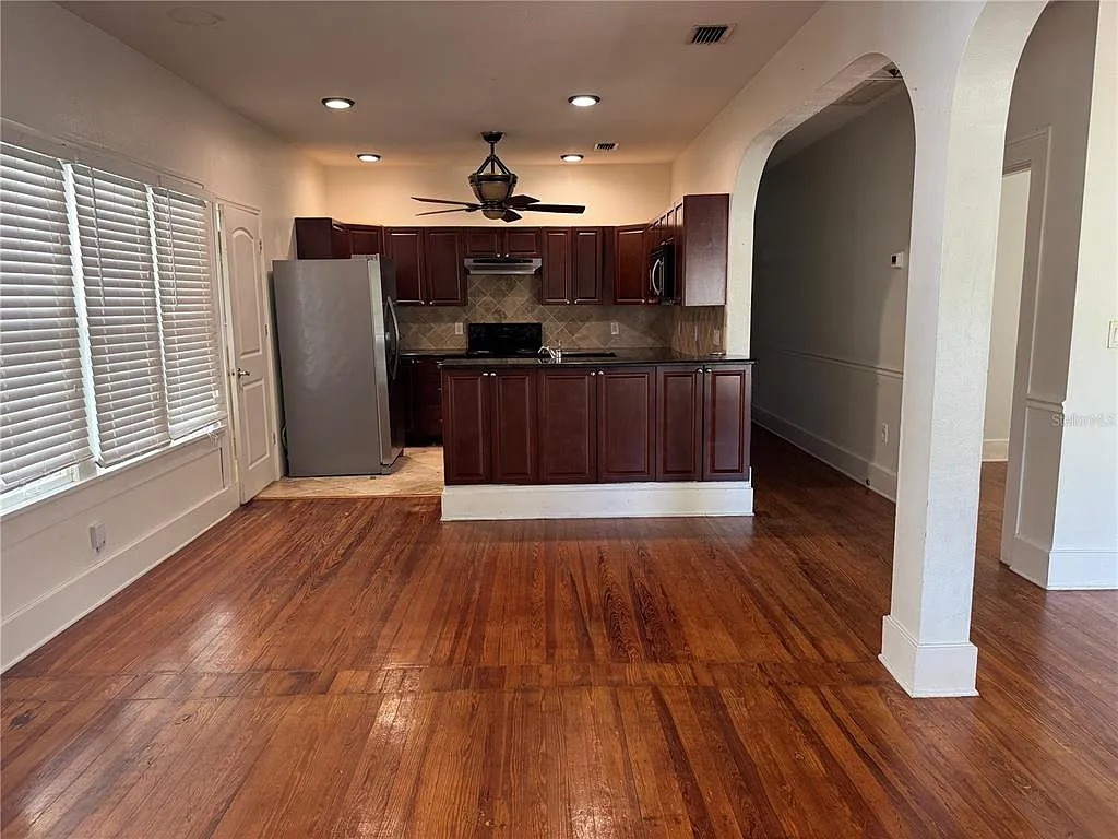 4 bed, 4.0 bath, 1801 sqft, $4,000 — Photo 3