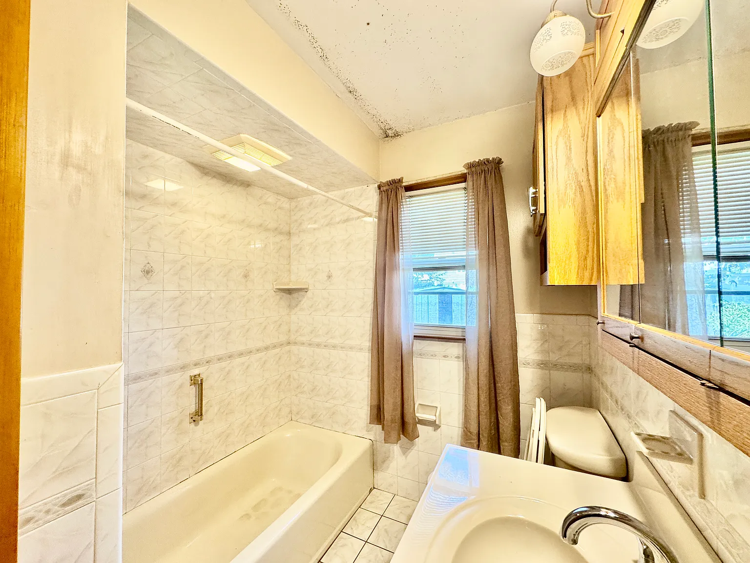 3 bed, 1.5 bath, $3,599 — Photo 2