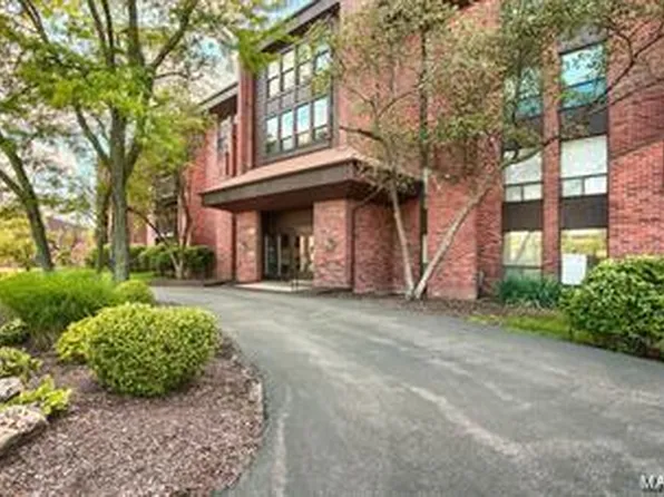 585 Coeur De Royale Dr APT 302, Saint Louis, MO 63141