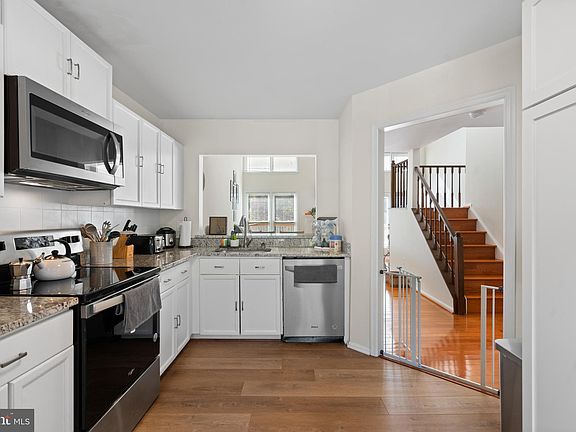 5th image of 14081 Red River Dr