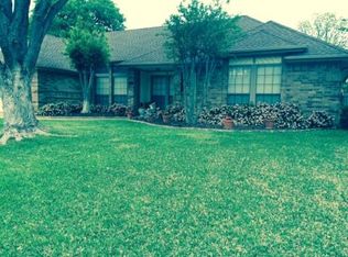 2001 Turf Club Dr, Arlington, TX 76017