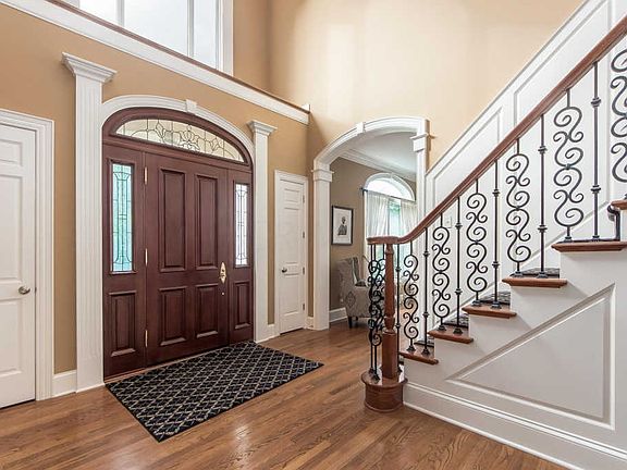 3rd image of 4550 Sixpenny Cir