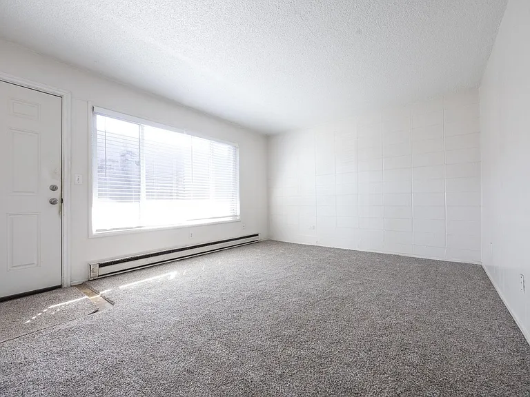 Raymond Apartments — Photo 10