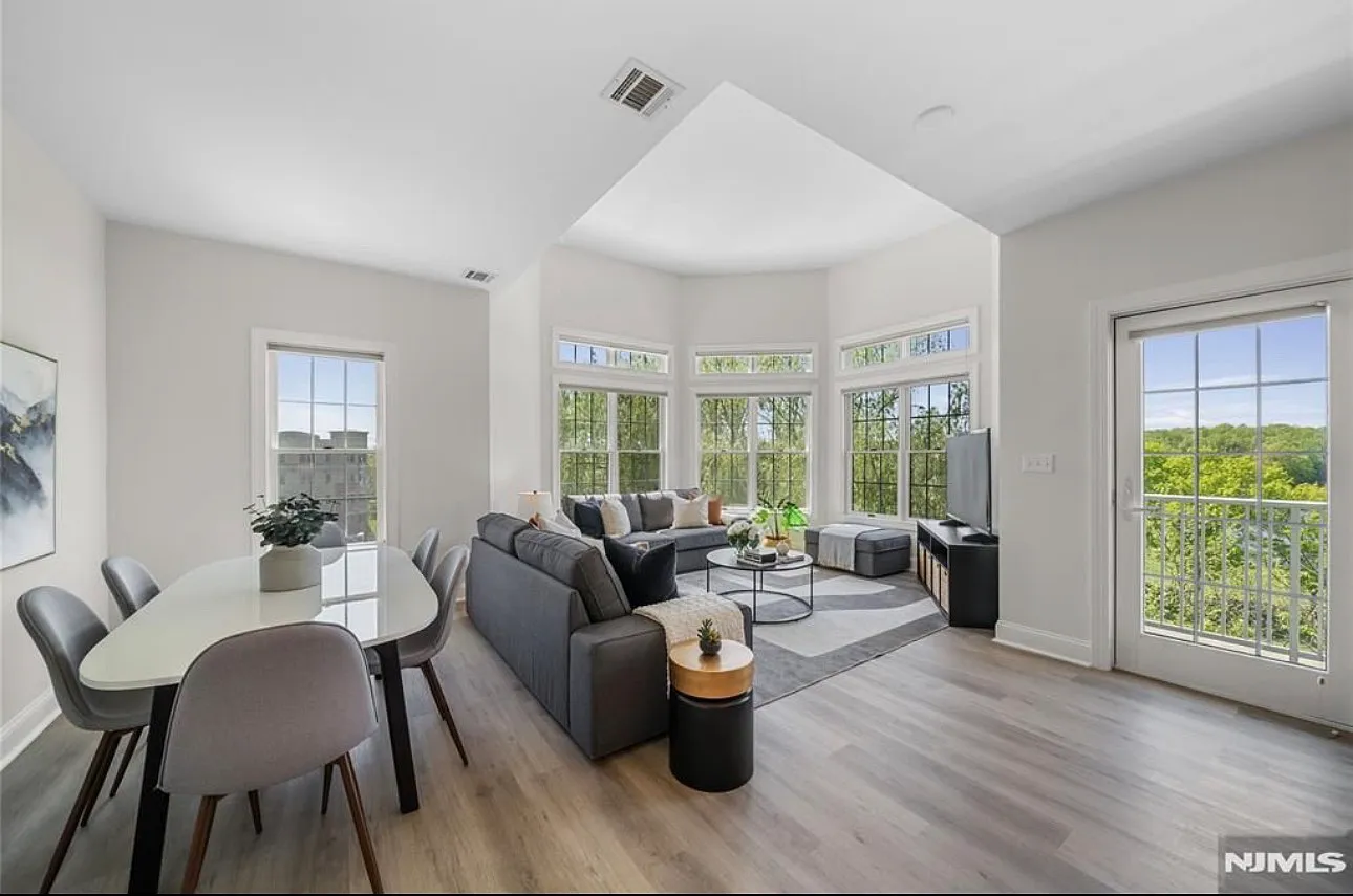 2 bed, 1288 sqft, $3,600 — Photo 1