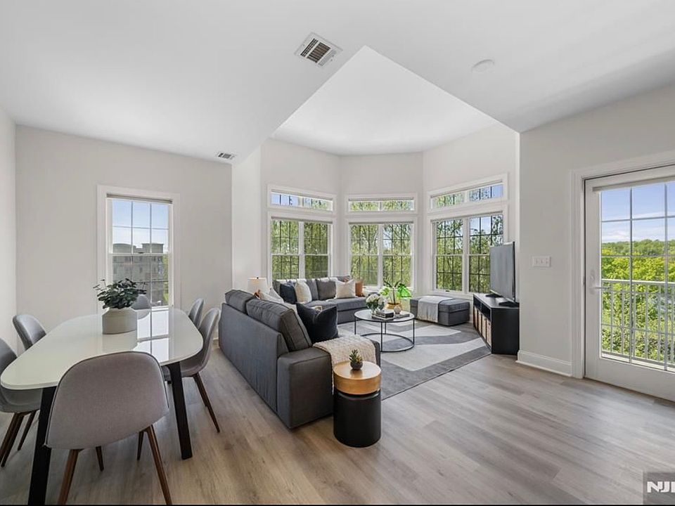 1st image of 1415 Windsor Park Ct