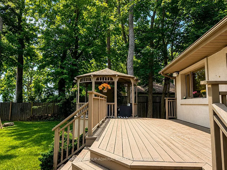 3338 Lakeshore Rd W — Photo 5