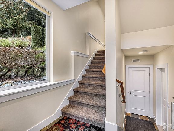 Split Entryway. Stairs going down to the garage and closet, stairs going up to main floor.>