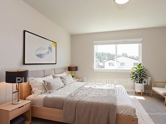 3rd image of 512 NE Trillium Dr