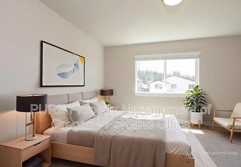 512 NE Trillium Dr — Photo 3