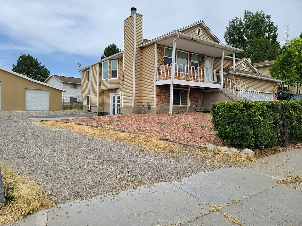 940 W Red Oaks Dr #2