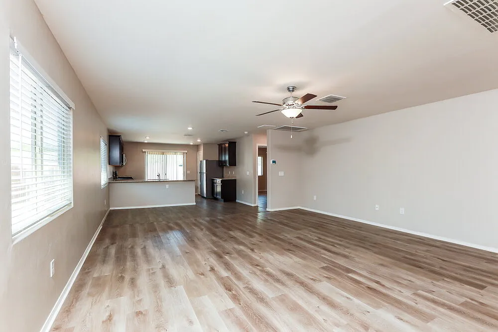 3 bed, 2.0 bath, 1558 sqft, $1,805 — Photo 4