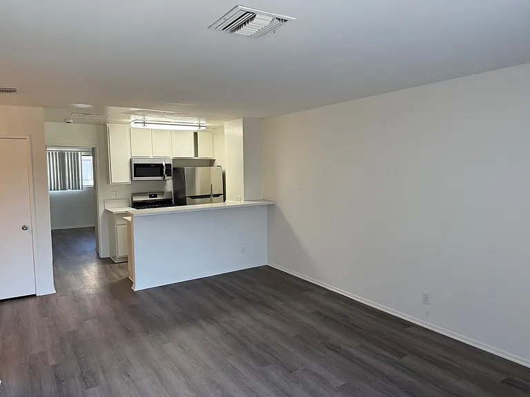 14543 Burbank Blvd — Photo 22