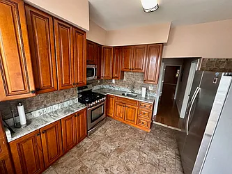 29 Romaine Avenue, #1F