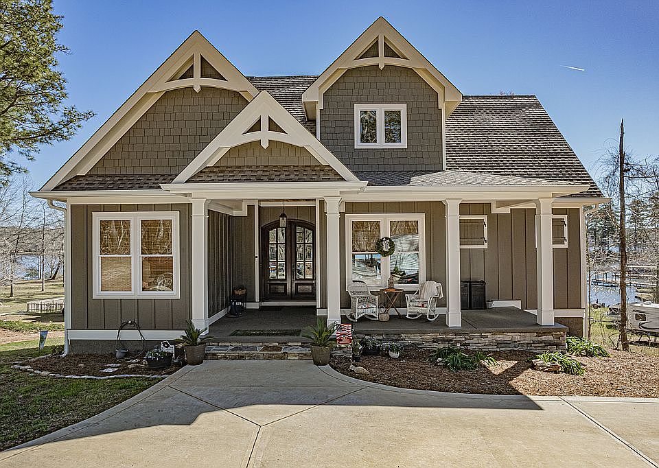 1st image of 141 Pinewood Dr