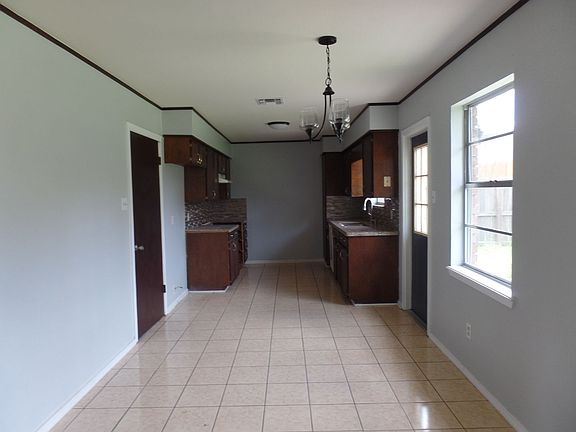 4th image of 502 Monterrey Dr