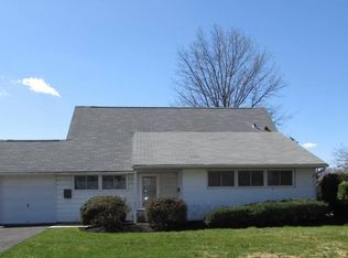 41 Hillside Rd, Levittown, PA 19056