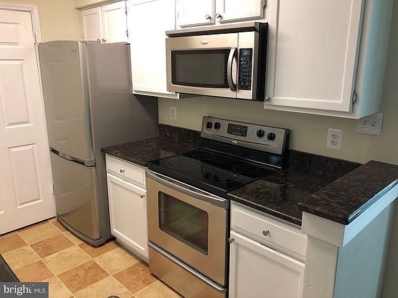 3rd image of 1504 Lincoln Way APT 106