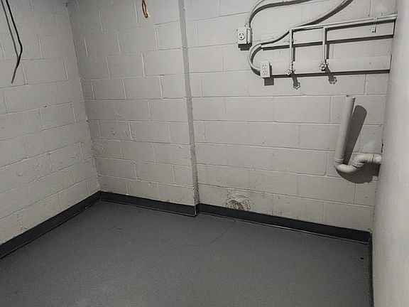 3rd image of 11026 Manderson Plz