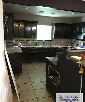 2nd image of 1165 N Dowling St