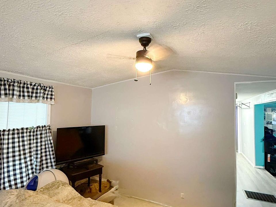 1st image of 302 Pinecrest Avenue NW