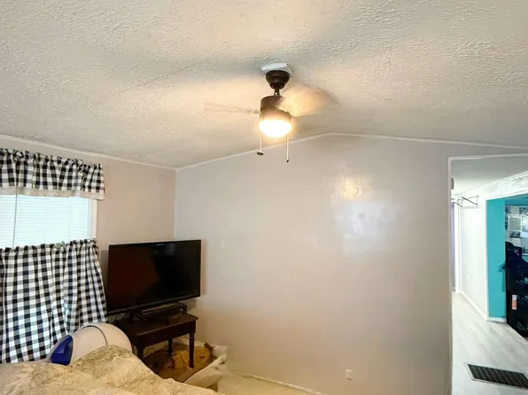 302 Pinecrest Avenue NW, Moore Haven, FL 33471