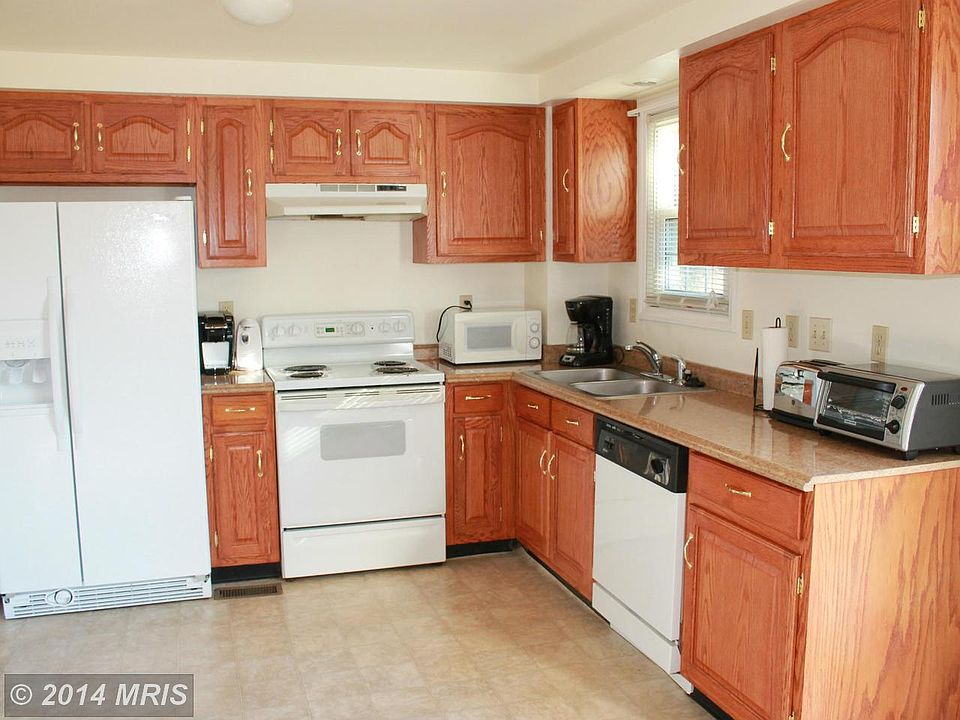 2nd image of 9 Peters Way