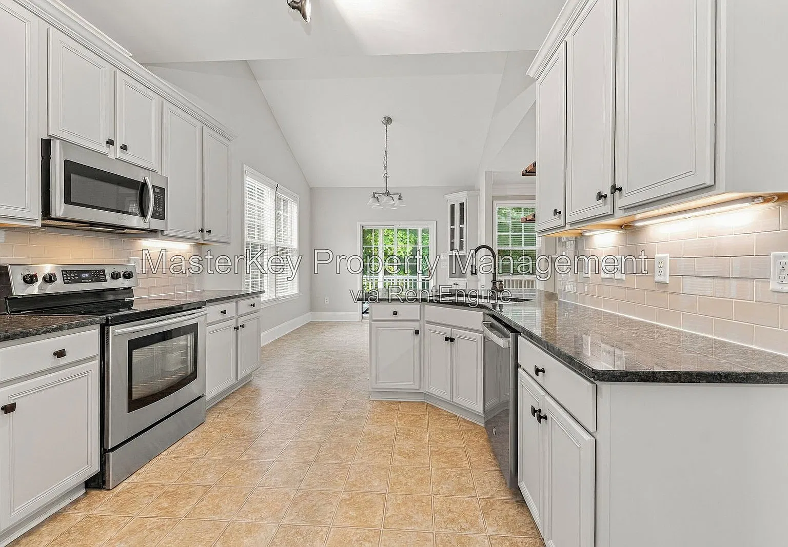 4 bed, 2.5 bath, 2543 sqft, $2,600 — Photo 2