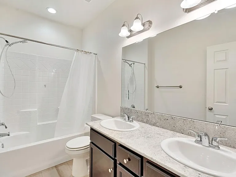 2153 Lombard Ln — Photo 18