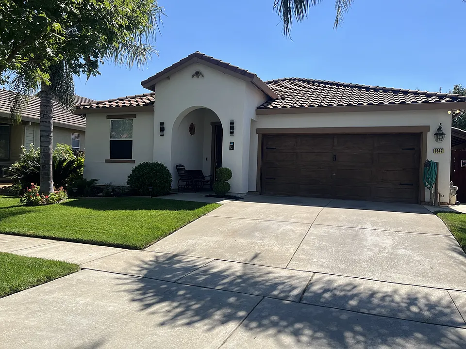 1842 Boardwalk Dr