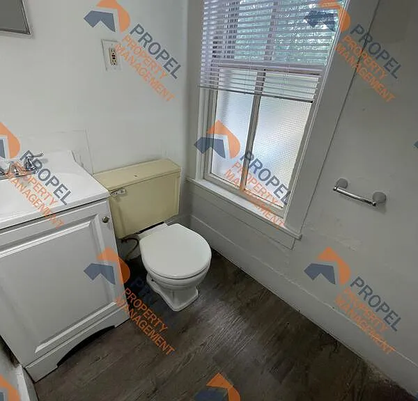 411 W 3rd St #2 — Photo 8