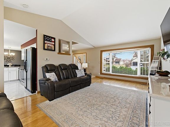 3rd image of 517 Danbury Dr
