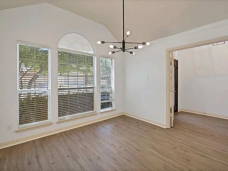 5516 Broken Bend Dr — Photo 4
