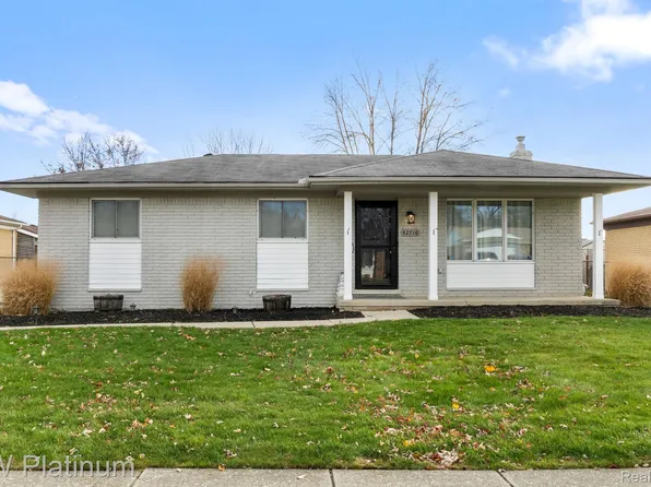 42716 E Winds Dr, Clinton Township, MI 48038