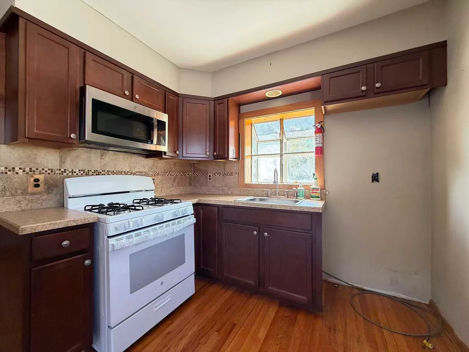 1 bed, 800 sqft, $2,200 — Photo 2