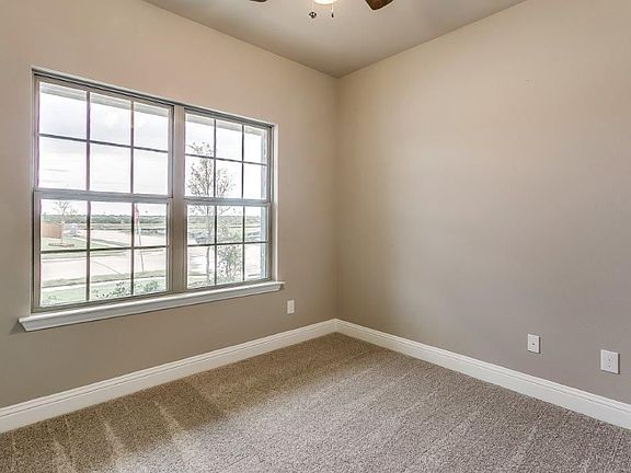 5th image of 303 Jasmine Dr