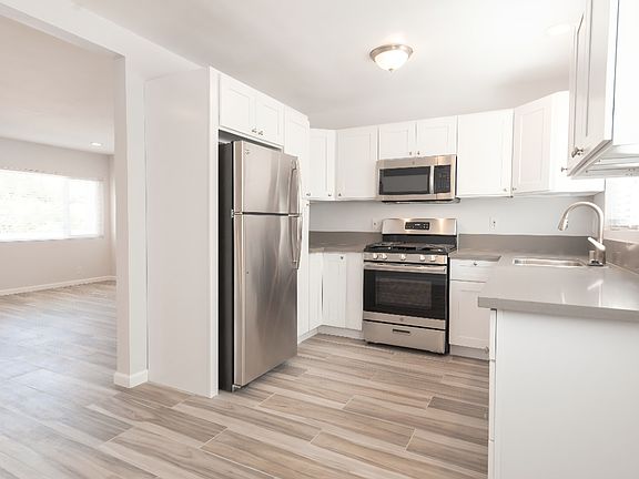 2nd image of 423 E Elmwood Ave APT D