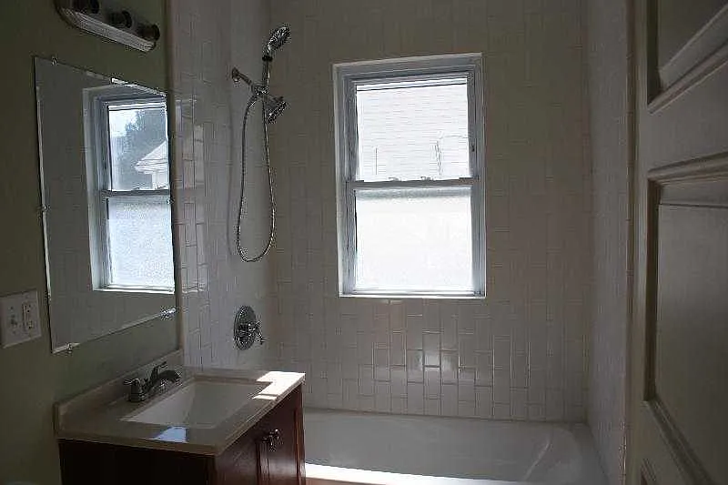 3 bed, 1.5 bath, $3,425 — Photo 2