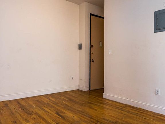 5th image of 346 Gates Ave APT 4B
