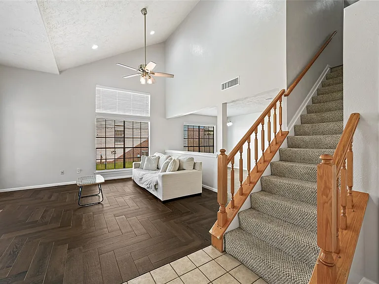 1555 Hillside Elm St — Photo 2