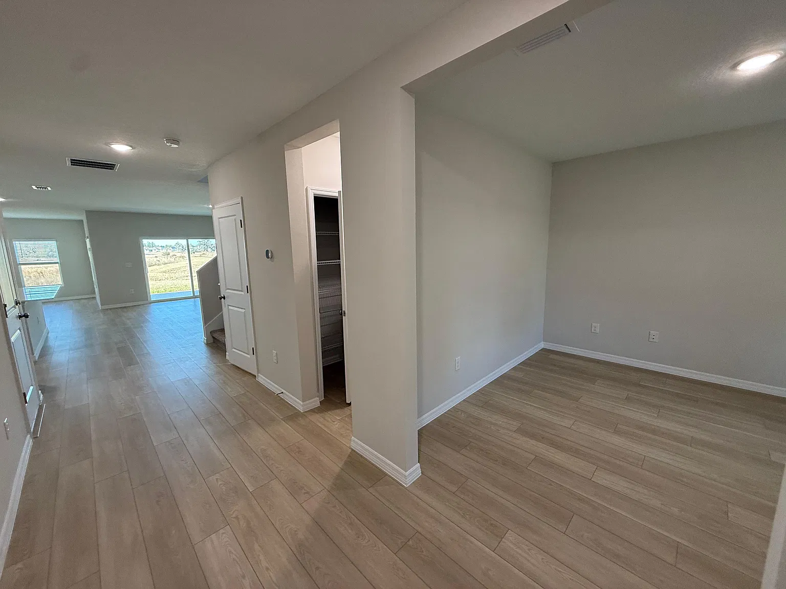 5 bed, 3.5 bath, 3182 sqft, $3,400 — Photo 4